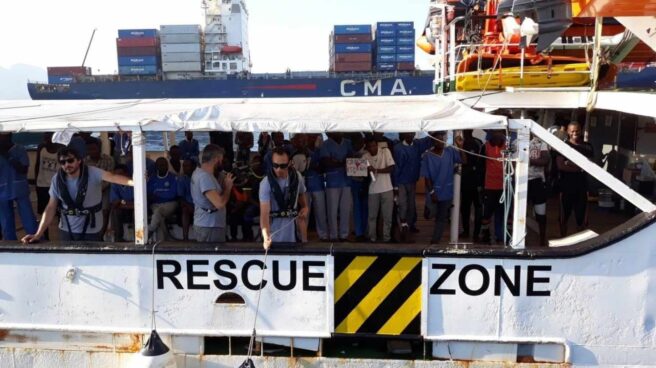 ONGs exigen a Europa una solución "inmediata" al pesquero español a la deriva con 12 migrantes a bordo