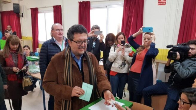 Francisco Serrano, candidato de Vox a la Presidencia de la Junta de Andalucía, votando el pasado 2-D.