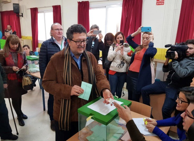 Francisco Serrano, candidato de Vox a la Presidencia de la Junta de Andalucía, votando el pasado 2-D.