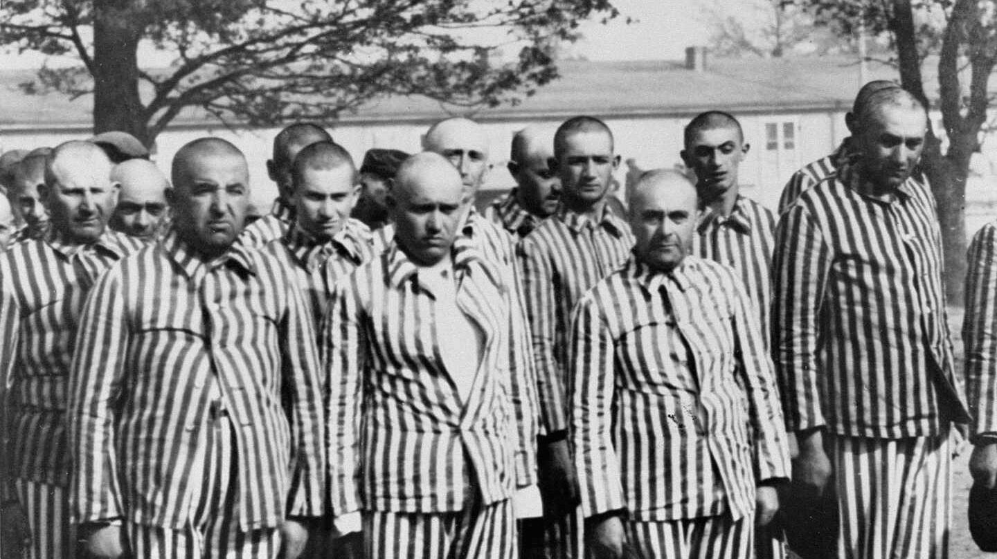 Prisioneros judíos en el campo de exterminio de Auschwitz.