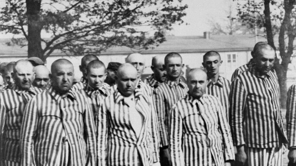 Prisioneros judíos en el campo de exterminio de Auschwitz.