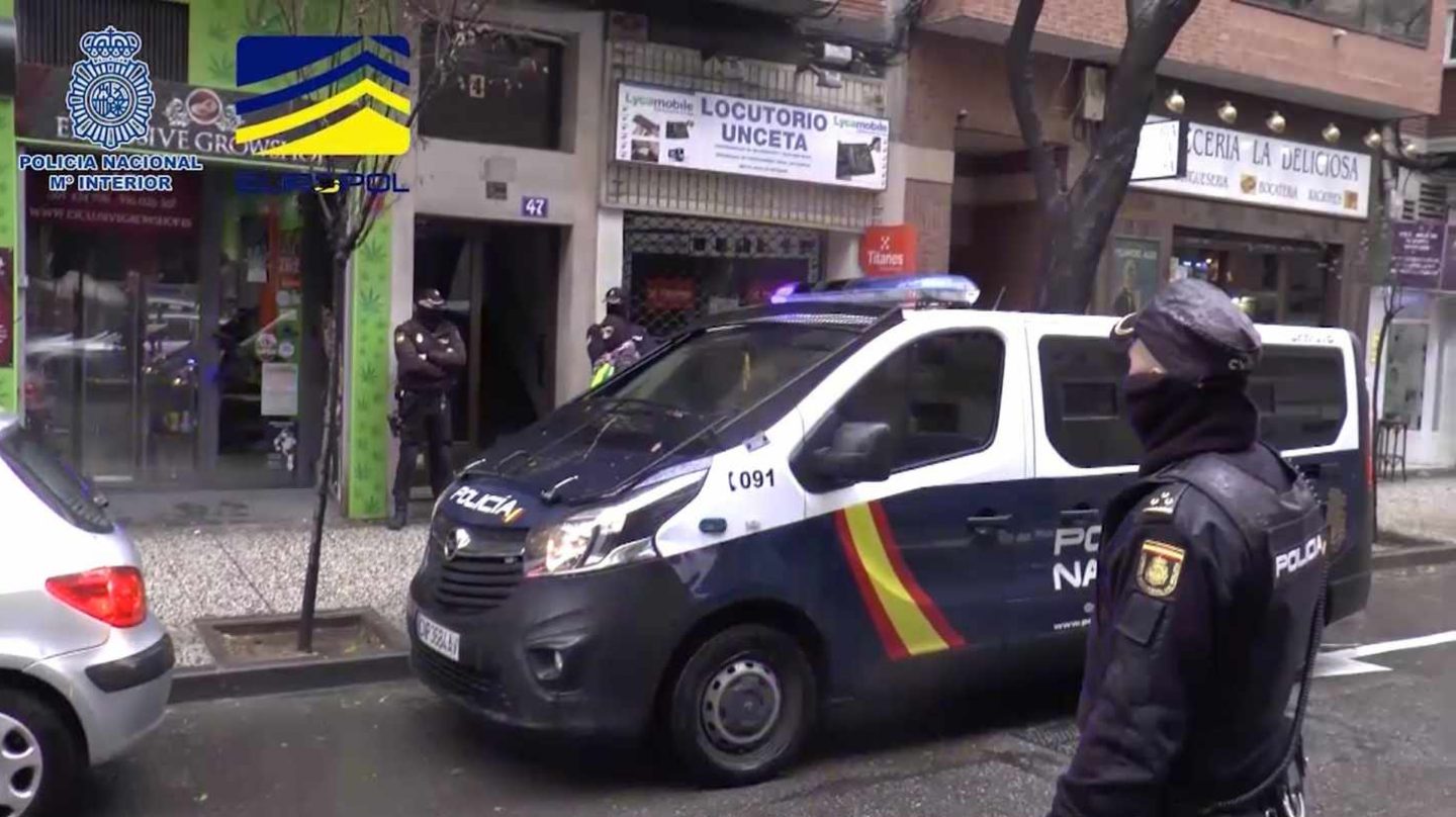 Operación policial para detener a tres personas como responsables de una web de contenido neonazi.