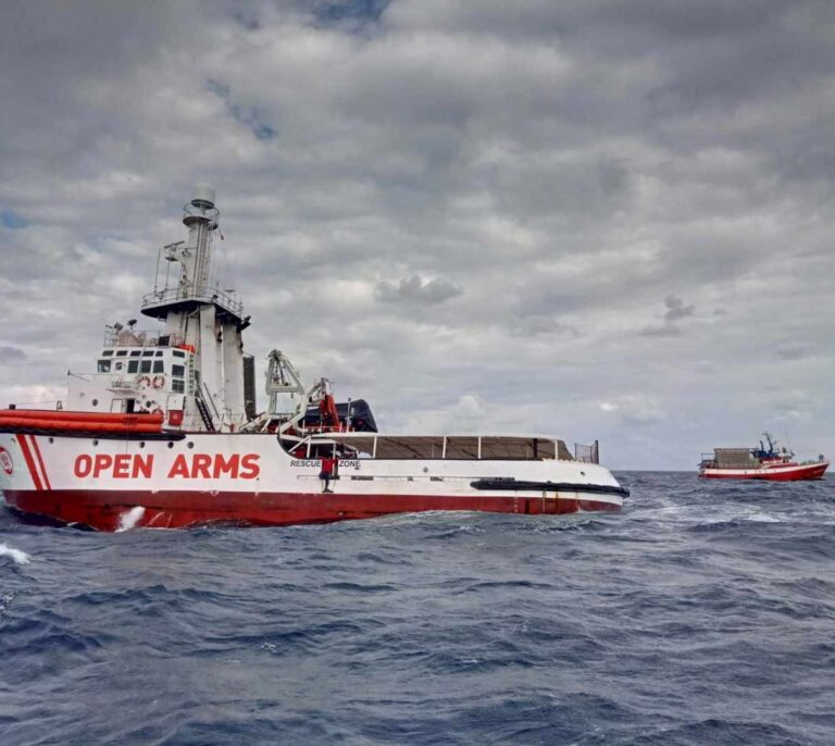 Sánchez ignora al pesquero de Santa Pola mientras saca pecho por su liderazgo migratorio en el G20