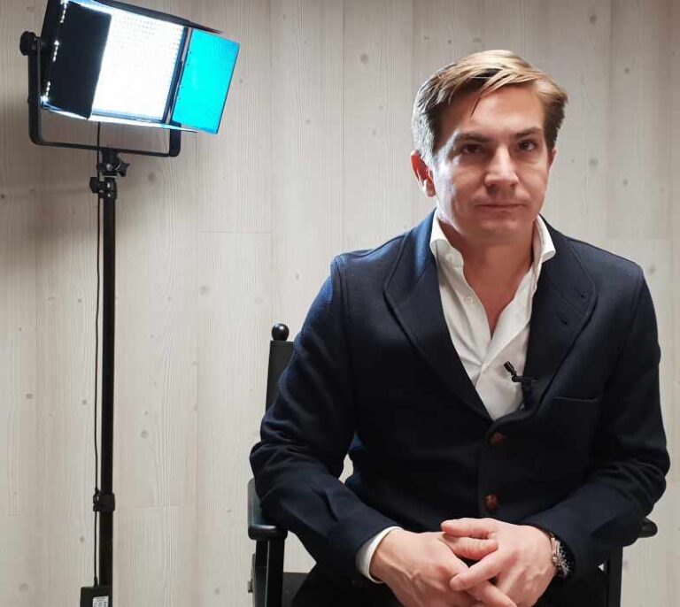 Feijóo ficha a Aleix Sanmartín, el gurú electoral que catapultó a Sánchez en las elecciones del 23-J