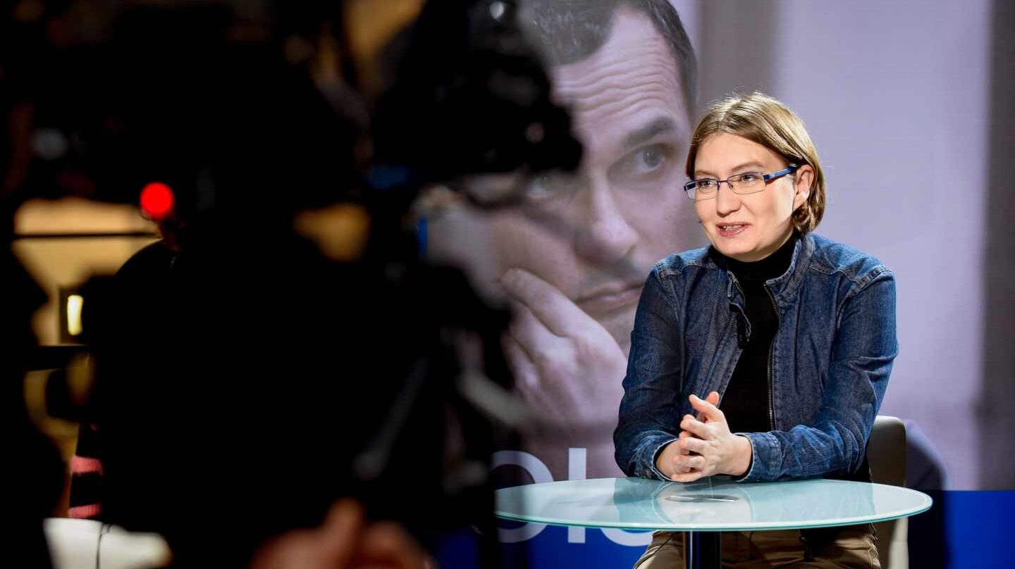 Foto facilitada por el Parlamento Europeo de Natalya Kaplan, la prima del director de cine ucraniano encarcelado Oleg Sentsov, que este miércoles recibe el premio Sájarov de la Eurocámara, que afirma a Efe que "Europa no es consciente del peligro de la vecina Rusia".