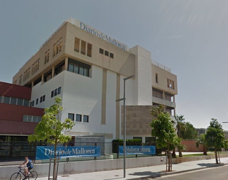 La Policía requisa los móviles personales de dos periodistas para investigar sus fuentes