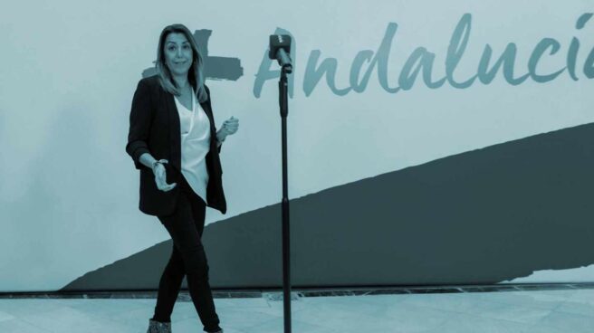 La presidenta andaluza en funciones y secretaria general del PSOE-A, Susana Díaz, a su llegada a su comparecencia hoy en la sede del partido en Sevilla tras la reunión de la Ejecutiva Regional socialista que le ha dado la confianza para seguir liderando el partido.