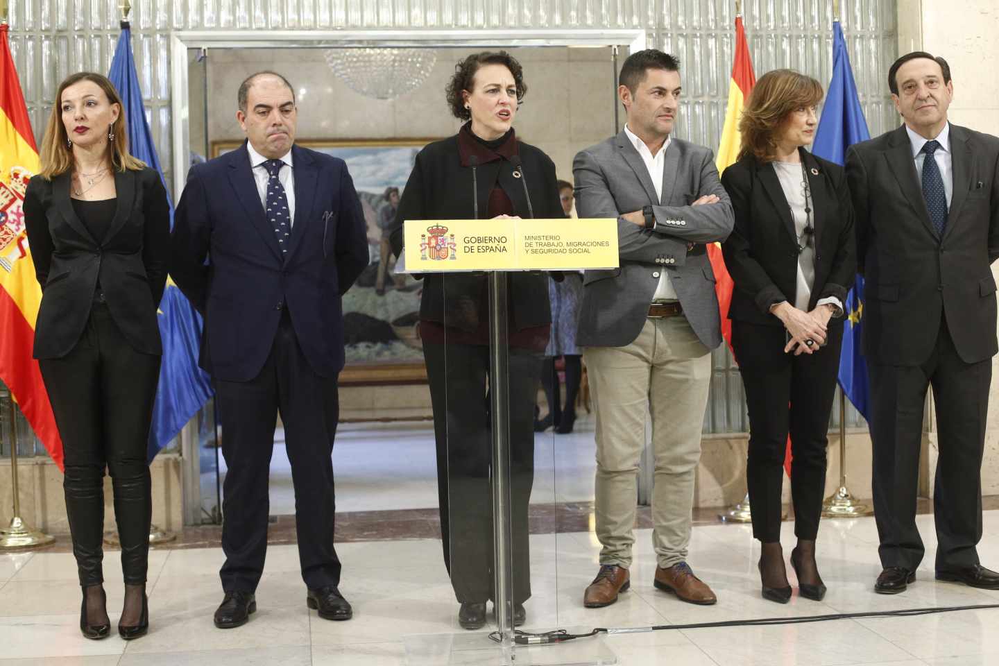 La ministra de Trabajo, Magdalena Valerio, junto a los representantes de asociaciones de autónomos.