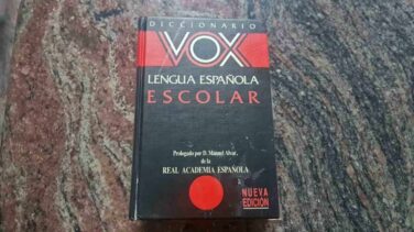 A los editores de diccionarios Vox les "toca las narices" que exista un partido con su nombre