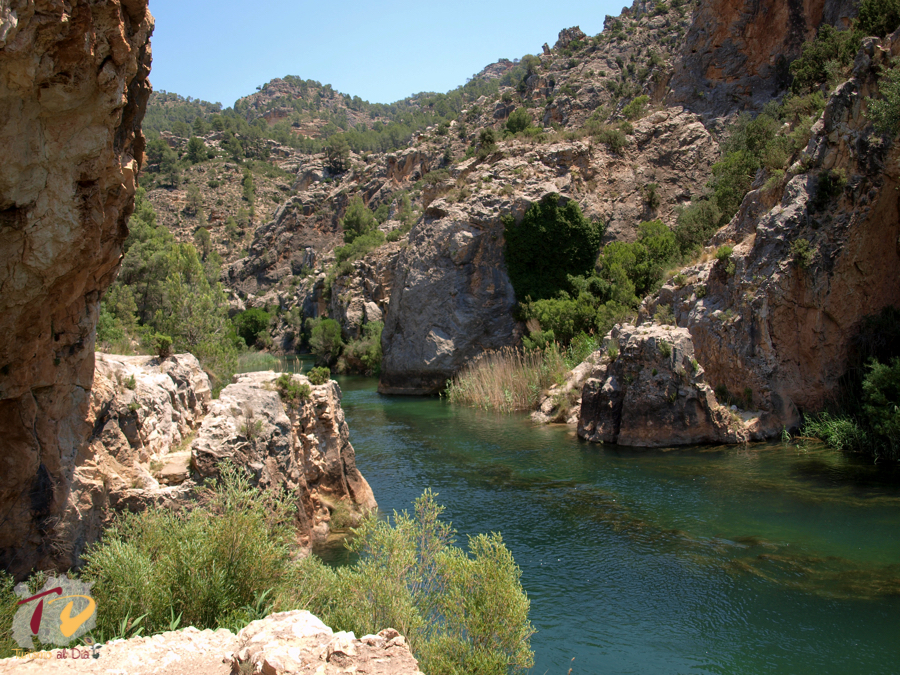 Paso del Río Cabriel por la Reserva Natural.