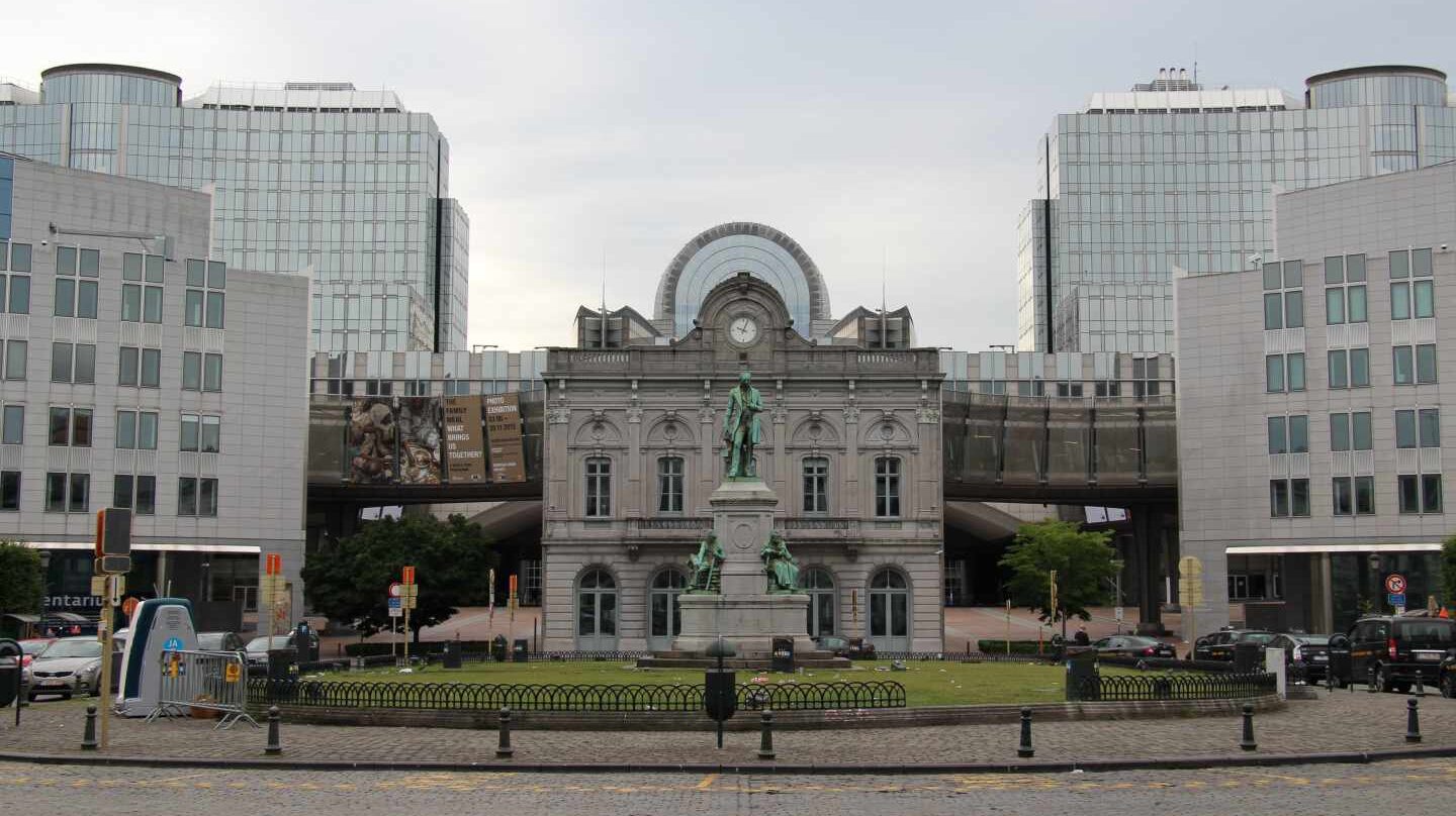 El Parlamento Europeo y la estación de Luxemburgo en Bruselas, en junio de 2015.