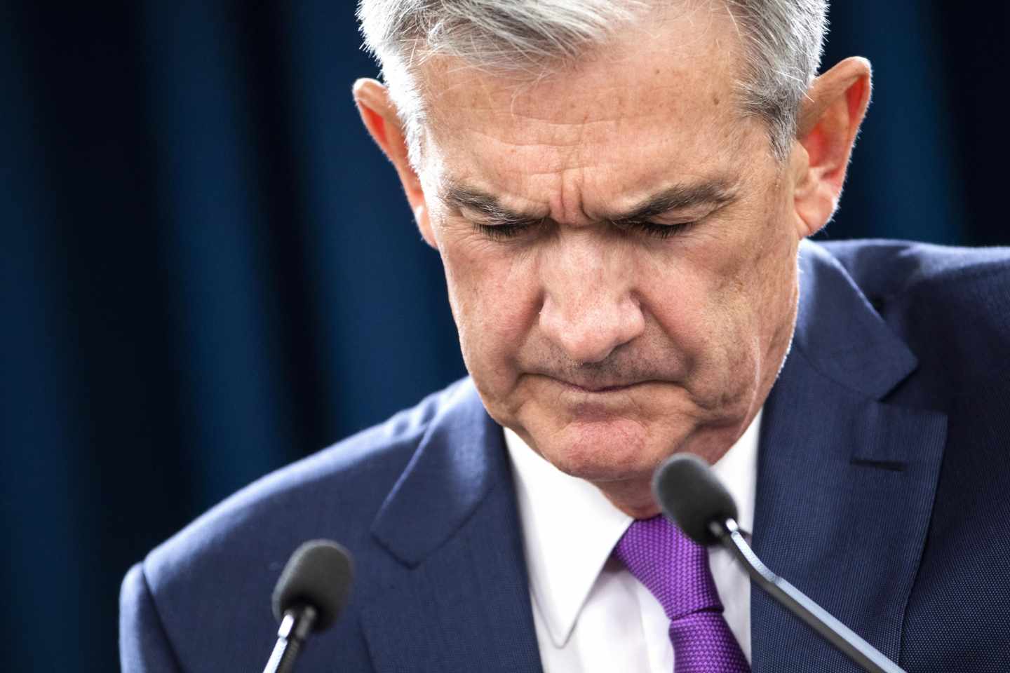 El desplome de Wall Street eleva la presión sobre la Fed para detener la subida de los tipos.