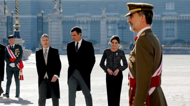 El ministro del Interior Fernando Grande Marlaska, el presidente del gobierno Pedro Sánchez, el Rey Felipe y la Reina Letizia durante la Pascua Militar.