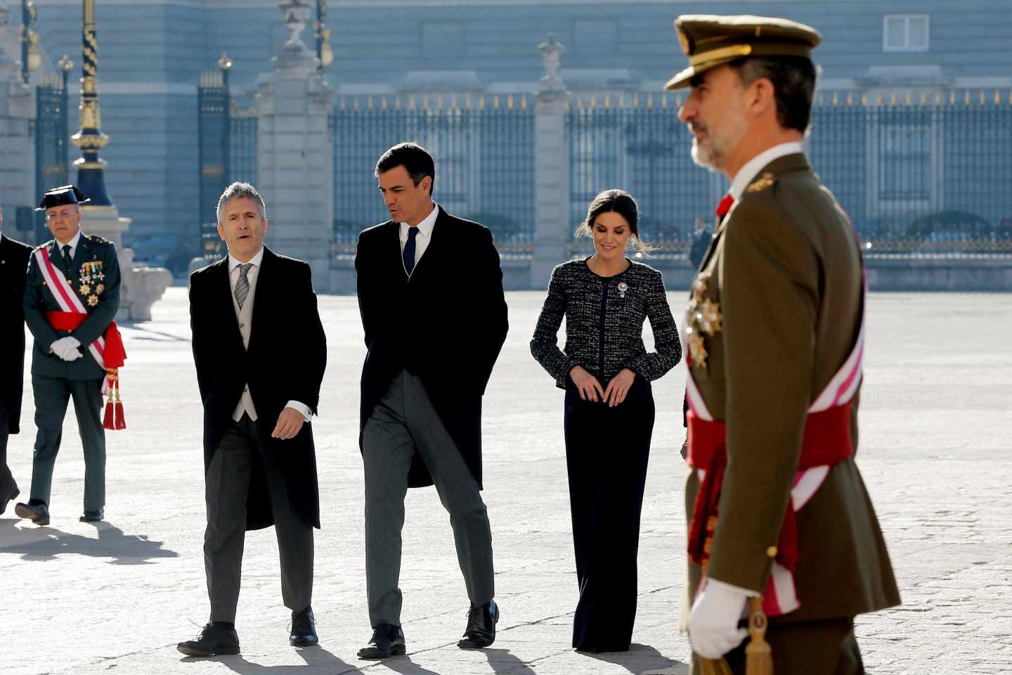 El ministro del Interior Fernando Grande Marlaska, el presidente del gobierno Pedro Sánchez, el Rey Felipe y la Reina Letizia durante la Pascua Militar.