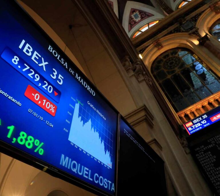 Las eléctricas ganan fuerza en el Ibex ante el declive de la banca