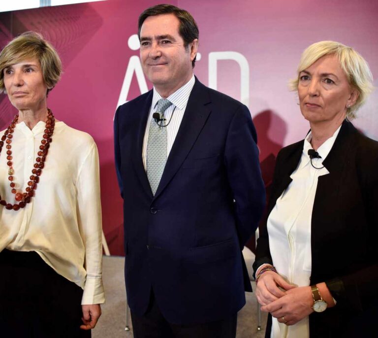 Garamendi (CEOE) critica al Gobierno por "gastar más" a costa de las empresas