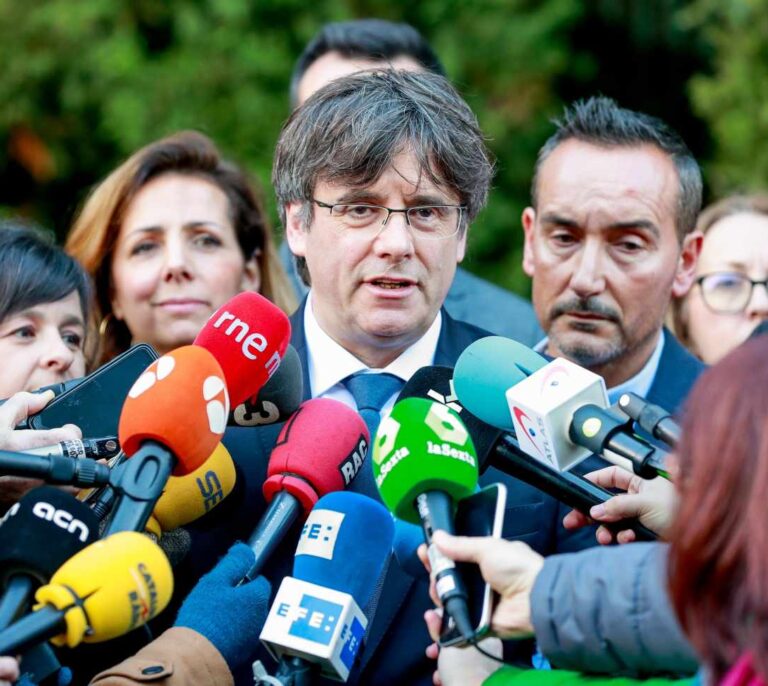 Los taxistas de Barcelona movilizan a compañeros belgas para visitar a Puigdemont