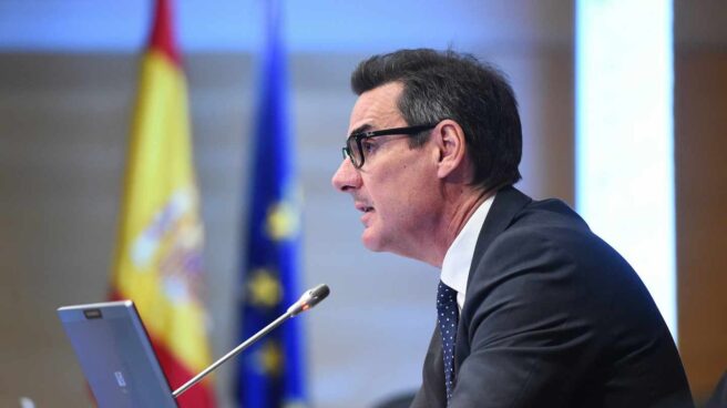 España apuesta por la deuda al más largo plazo para protegerse de la subida de los tipos.