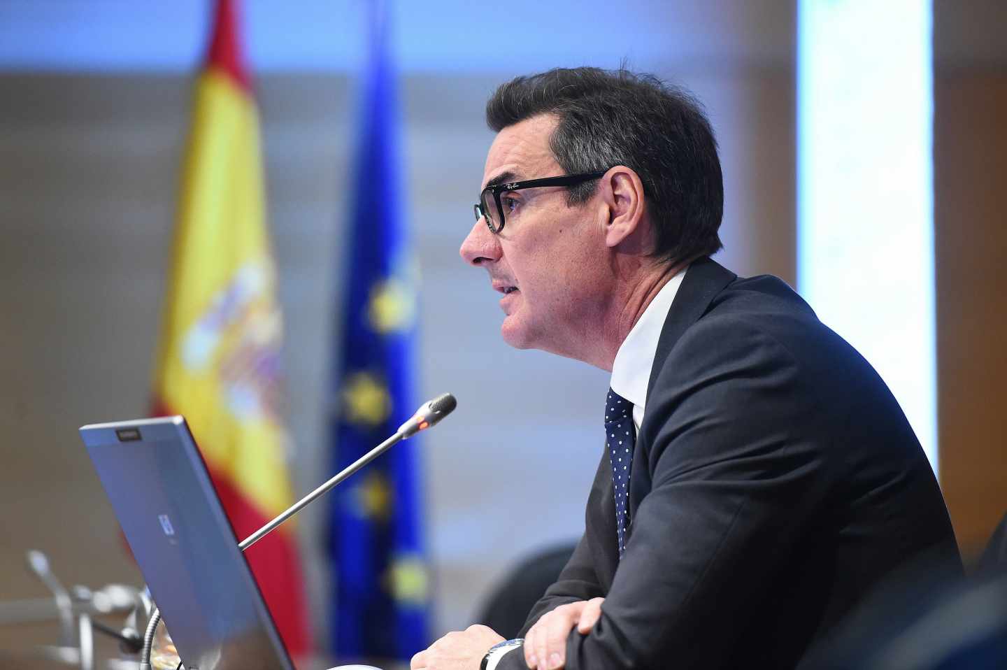 España apuesta por la deuda al más largo plazo para protegerse de la subida de los tipos.