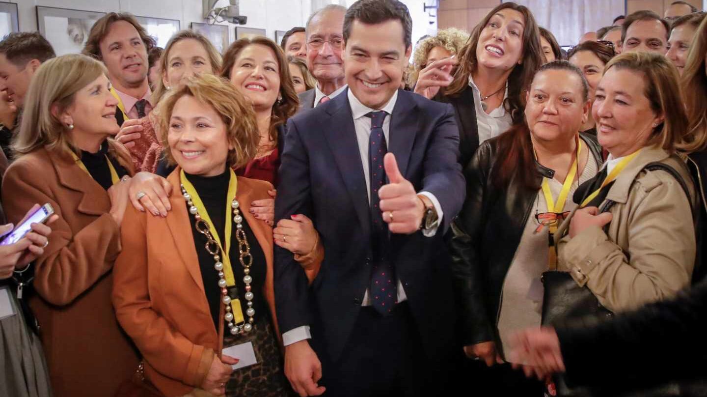 Juanma Moreno, tras su discurso de investidura.