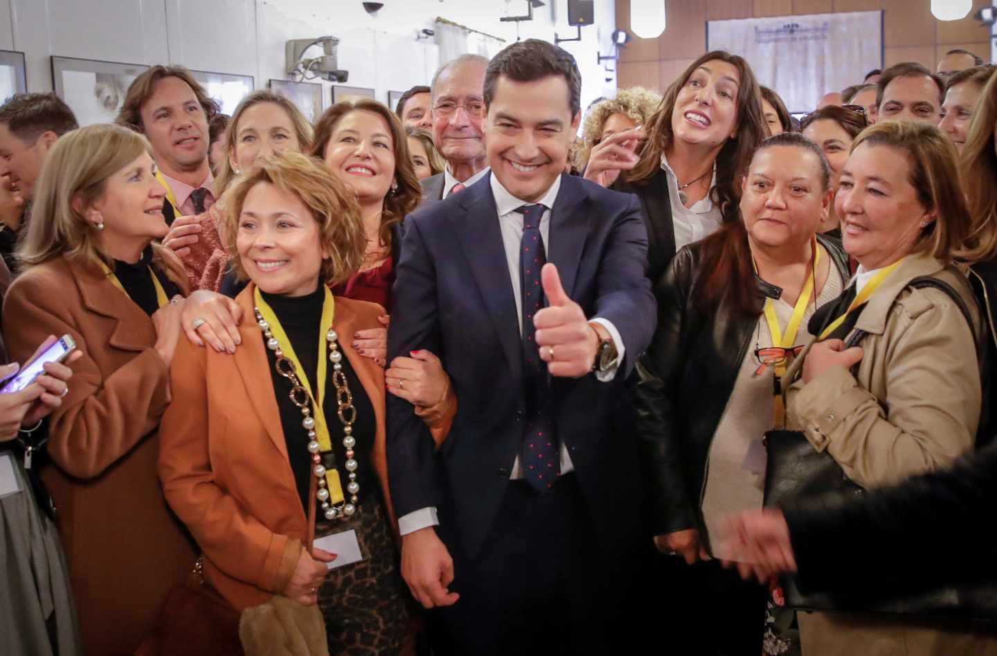 Juanma Moreno, tras su discurso de investidura.