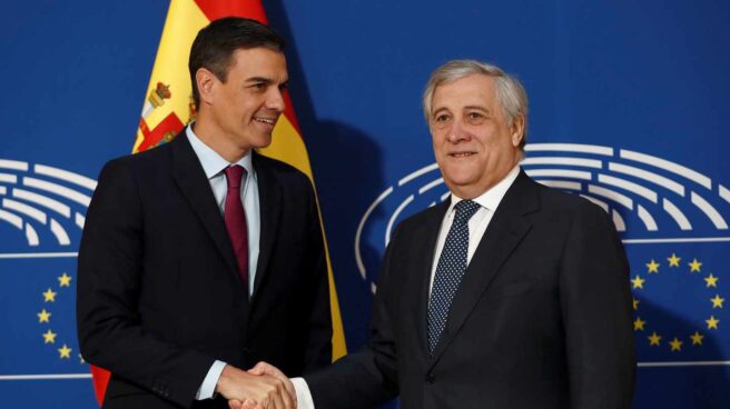 El presidente del Gobierno español, Pedro Sánchez saluda al presidente del Parlamento Europeo, Antonio Tajani. El presidente del Gobierno español, Pedro Sánchez saluda al presidente del Parlamento Europeo, Antonio Tajani.