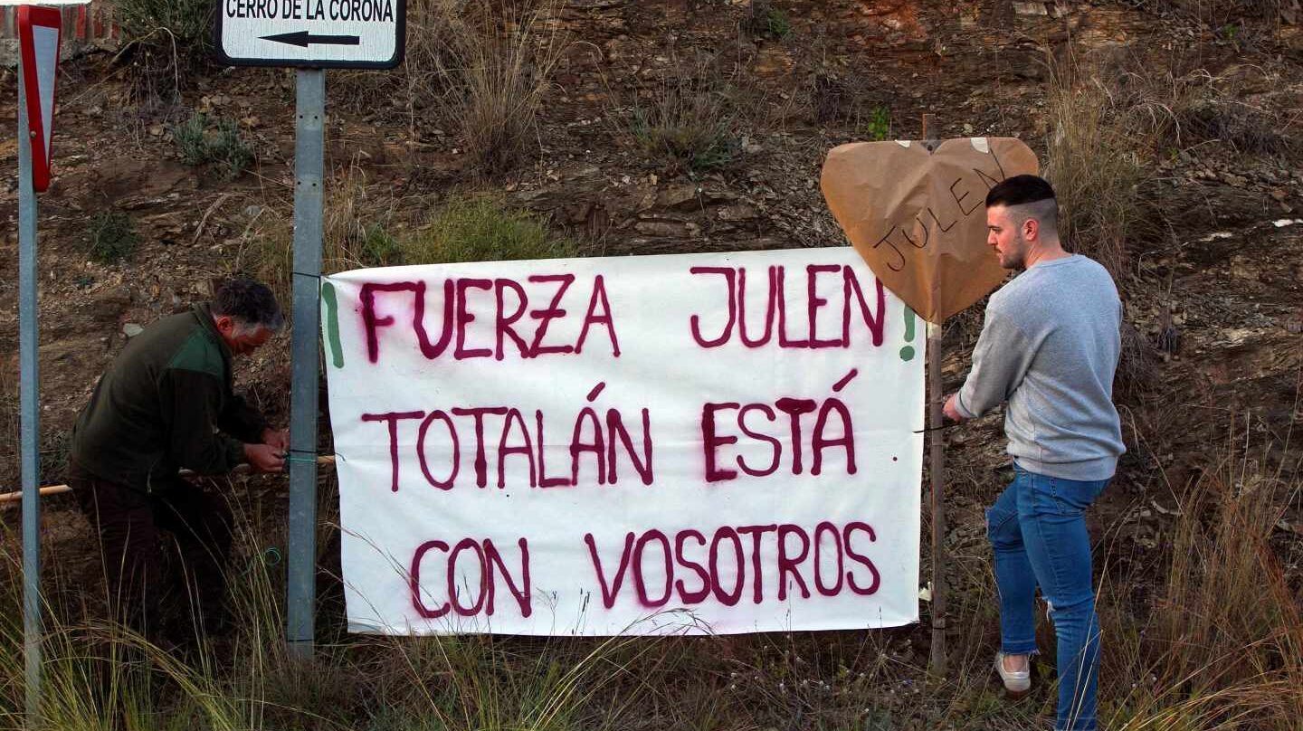 Concentración y marcha que los vecinos de Totalán (Málaga) realizan este miércoles en apoyo a Julen