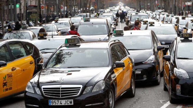 Colau culpa a Torra del conflicto del taxi en Barcelona