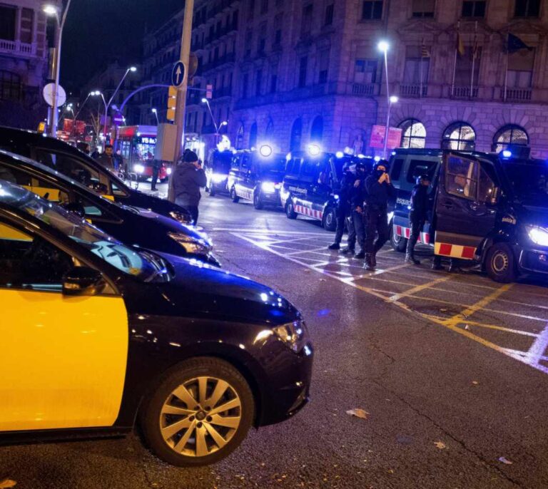Sigue la huelga: los taxistas de Barcelona rechazan la oferta del Govern