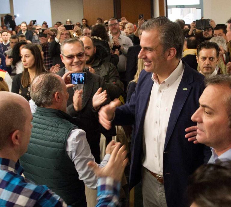 La respuesta de Vox al PP: "Nos copia los discursos y hasta los eslóganes"