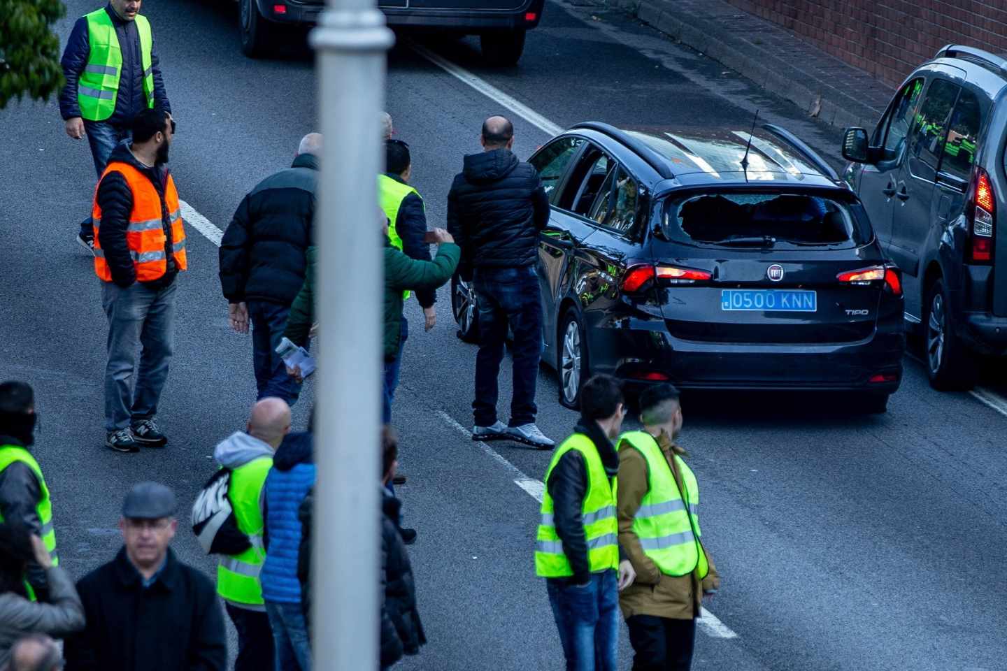 80 vehículos VTC destrozados durante la huelga de taxis en Barcelona.