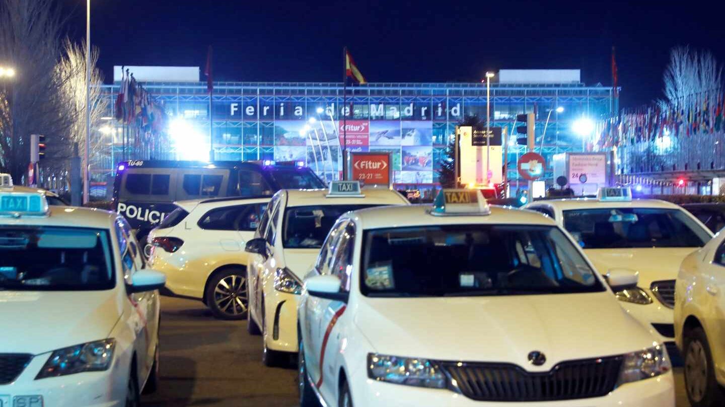 Concentración de taxis frente a Fitur en Madrid.