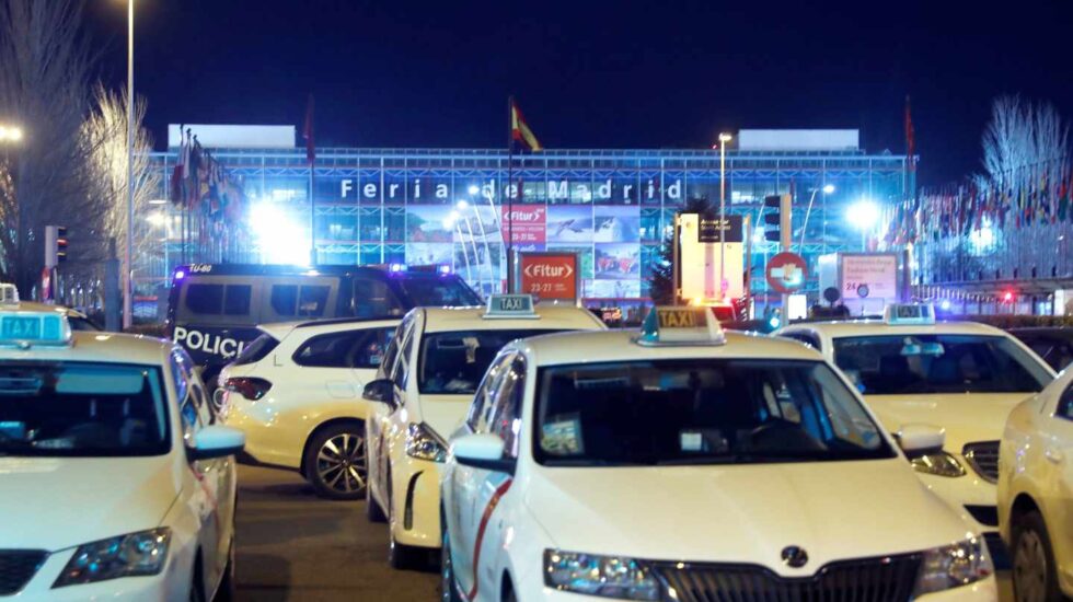 Concentración de taxis frente a Fitur en Madrid.