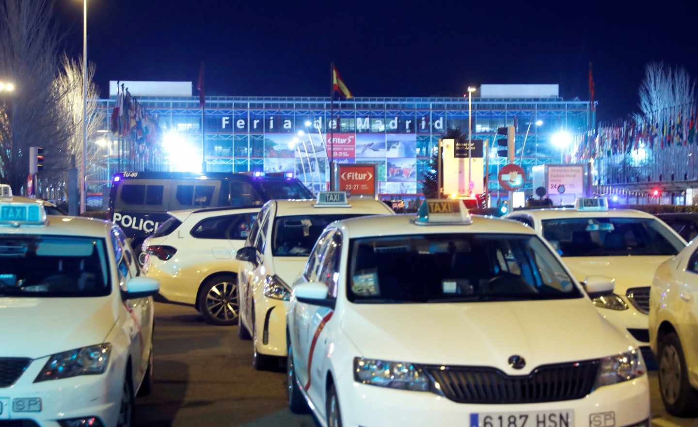 Concentración de taxis frente a Fitur en Madrid.