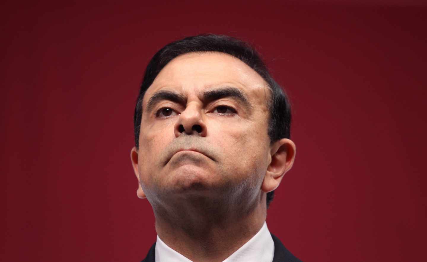 Carlos Ghosn dimite como presidente de Renault y salva la alianza con Nissan.