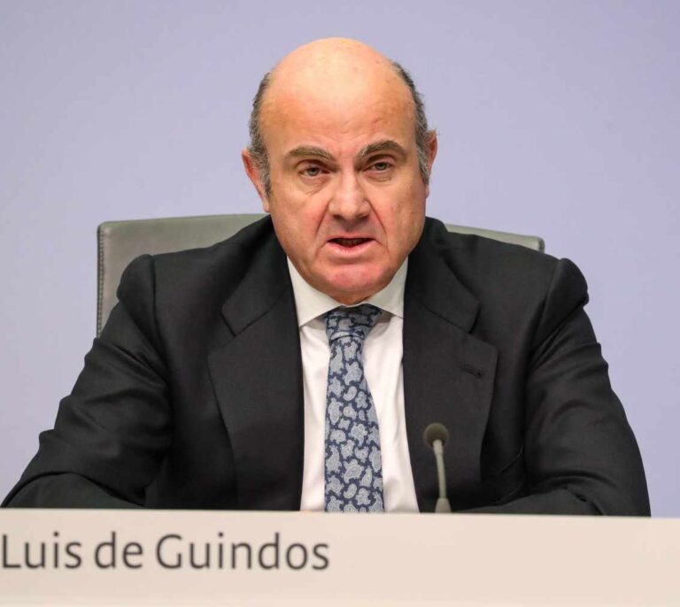 Guindos (BCE) ve posible una recesión, pero no muy intensa
