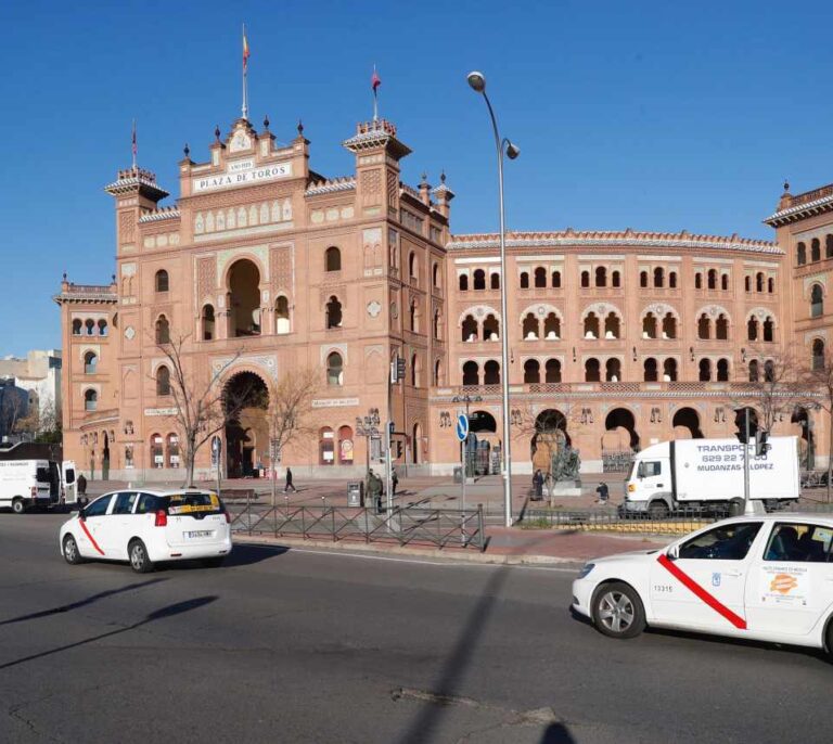 Carmena y Garrido acuerdan una propuesta para el taxi que limite la actividad de las VTC