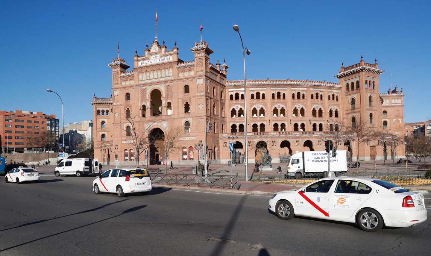 Carmena y Garrido acuerdan una propuesta para el taxi que limite la actividad de las VTC