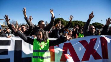 El taxi de Madrid rechaza la propuesta de Carmena y Garrido y mantiene la huelga