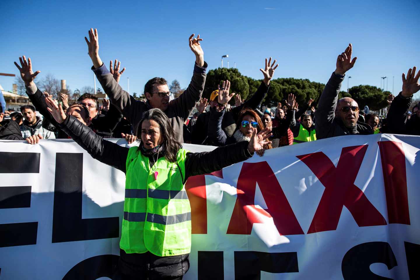 El taxi de Madrid rechaza la propuesta de Carmena y Garrido y mantiene la huelga