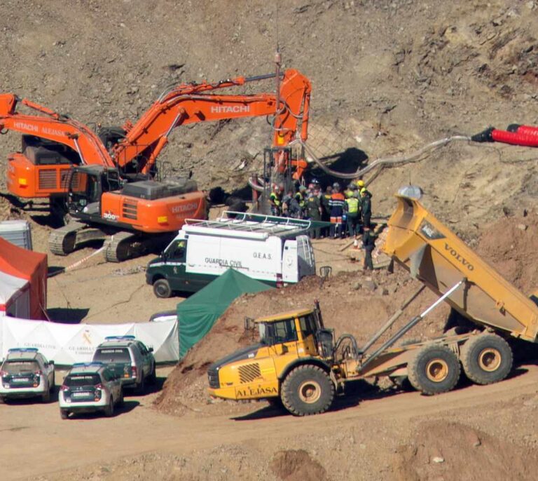 Los mineros, sorprendidos por la dureza del terreno para llegar hasta Julen