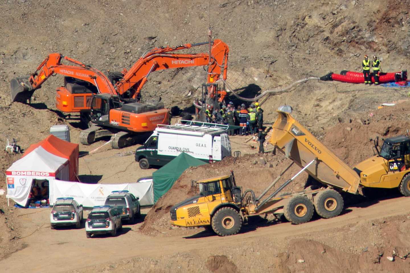 Los mineros, sorprendidos por la dureza del terreno para llegar hasta Julen