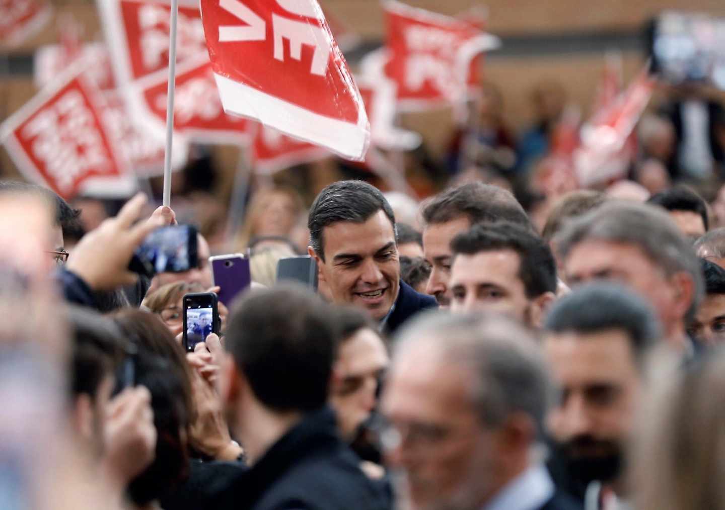 Sánchez dice a Podemos e IU que Maduro es "todo lo opuesto" a la izquierda