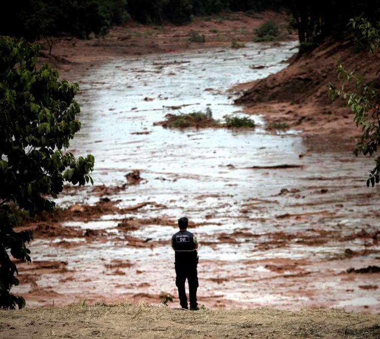 El mayor productor de hierro del mundo se hunde tras el desastre minero de Brasil