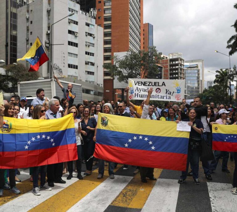 El Gobierno enviará 3 millones para ayudar a los españoles que viven en Venezuela