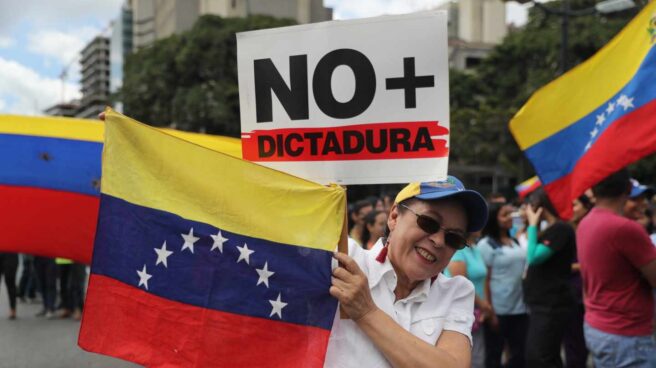 Paros en Caracas (Venezuela) contra el régimen de Maduro. Paros en Caracas (Venezuela) contra el régimen de Maduro.
