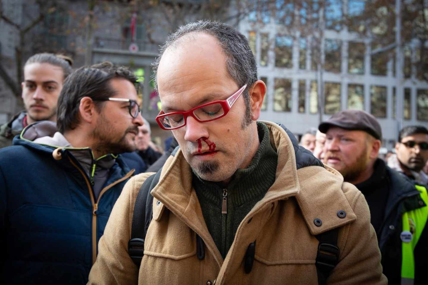 Periodista agredido en la asamblea de taxistas en Barcelona.