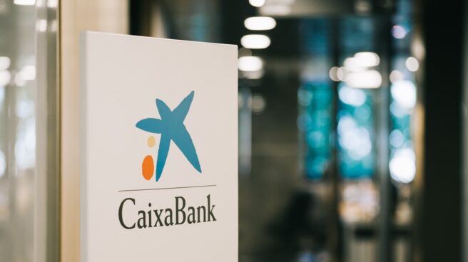 Entrada a una sucursal de CaixaBank.