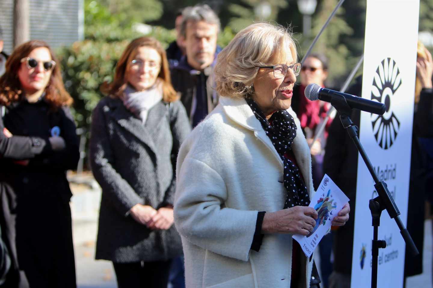 Carmena recibe el alta tras pasar Nochevieja en el hospital por su operación de tobillo