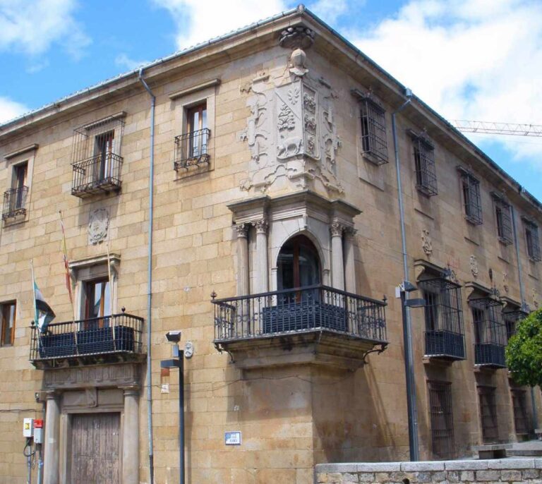 Burger King dice adiós al sarcófago de Plasencia